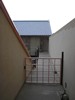 版築の壁と屋根緑化したギャラリー併用住宅写真2