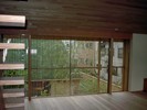 版築の壁と屋根緑化したギャラリー併用住宅写真13